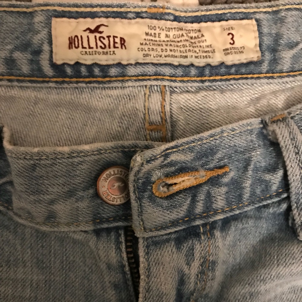 ❌SOLD❌ Junior girls Hollister light wash denim shorts 3 - Picture 3 of 5